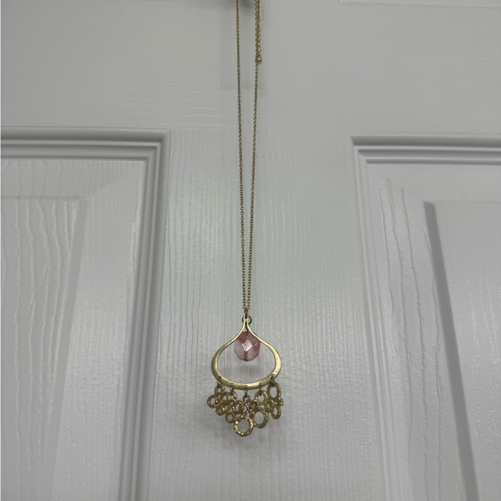 Elegant Gold and Pink Pendant Necklace